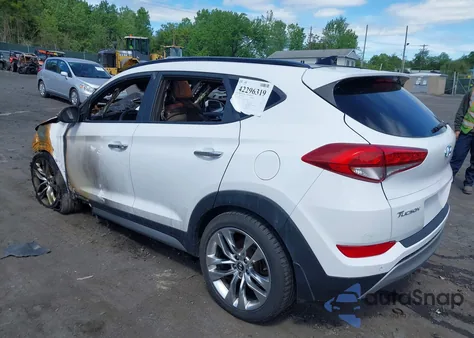 2017 Hyundai Tucson Limited z USA, uszkodzony, nr VIN KM8J3CA24HU301528